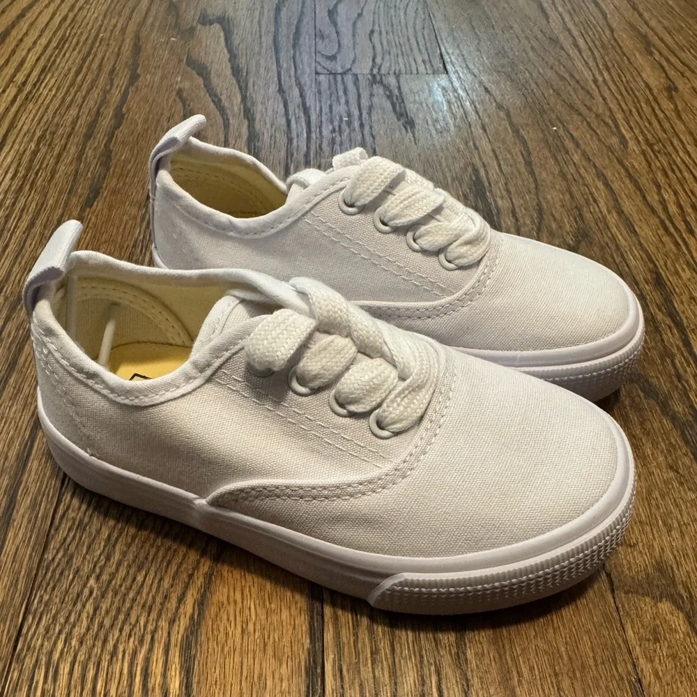OPOEE White Canvas Lace-Up Sneakers – Toddler EU 26 (US 9)